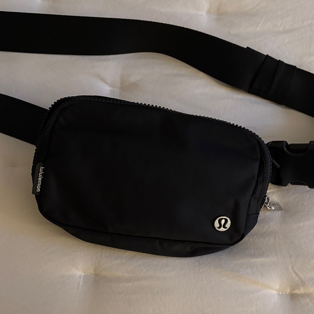 lululemon everywhere belt bag black
